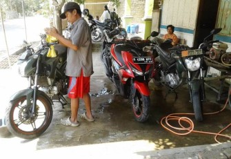 Usaha cucian Motor Mansyur Desa Jatimulya Tak Lagi Sepi Berkat Adanya Program TMMD ke 105 Kodim 0712/Tegal