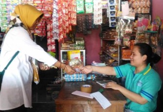 Omset toko Ibu leni semakin meningkat