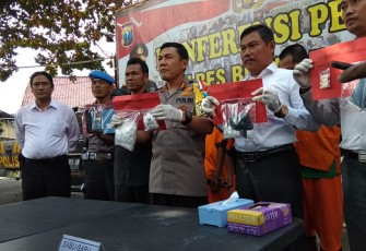 Kapolres Blitar Kota AKBP Adewira Negara Siregar Saat Konferensi Pers 