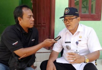Tri Guntoro Camat Suradadi saat diwawancara Tim Jurnalis Satgas TMMD Tegal