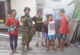 Satgas TMMD Arahkan Kelompok Anak Jalanan Untuk Berkarya 