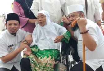 Wali Kota Bengkulu Helmi Hasan Dan Wakil Wali Kota Dedy Wahyudi Lepas Jamaah Haji 
