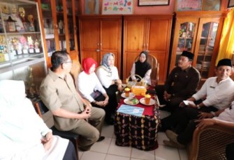 Anggota DPRD Kota Bengkulu Suimi Fales Sidak Relokasi Siswa SDN 62 Kota Bengkulu 
