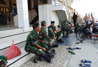 Satgas TMMD Tak Lupa untuk Ibadah