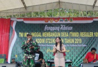 OM Putra Dewa Goyang Warga Jimbung Saat Pembukaan TMMD Reg 105