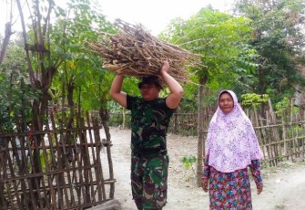 Wujud kepedulian anggota Satgas TMND terhadap masyarakat Jatimulya