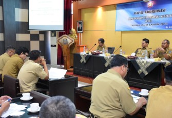 Bupat Tegal Hj Umi Azizah Rakor Pengendalian Operasional Kegiatan (POK) Triwulan II Kabupaten Tegal TA 2019 di Ruang Rapat Bappeda