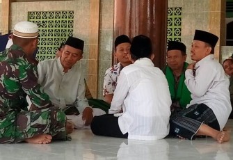 Bertugas Sambil Ngaji di Desa Sasaran TMMD