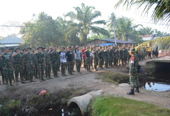 Satgas Lettu Inf Budi Pimpin Apel di Lokasi TMMD Ke 105