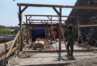 TNI Terus Kebut Perehabpan Rumah Zaeni