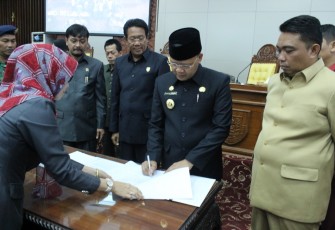 Raperda Pertanggungjawaban APBD 2018/ Sisa Perhitungan Disetujui, Gubernur Sampaikan Apresiasi