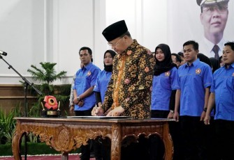 Gubernur Bengkulu Rohidin Mersyah Kukuhkan Karang Taruna Provinsi Bengkulu 