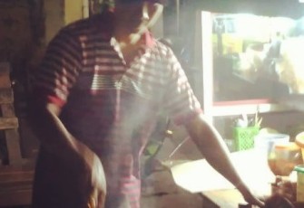 Pedagang Nasi Goreng di Jalan SMP 135 Duren Sawit Justru Mendapat Keuntungan Saat Listrik Padam (4/08)