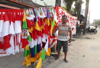 Penjual Pernak-pernik Kemerdekaan Kian Ramai di Jalan Cokroaminoto Kota Kisaran