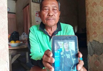 Paing Orang tua Korban Pelaut yang hilang