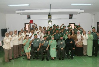 Foto Bersama Usai Giat Tradisi Satuan