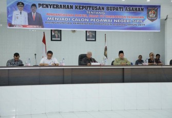 Plt Bupati Asahan Serahkan SK CPNS Dokter dan Bidan PTT Kemenkes