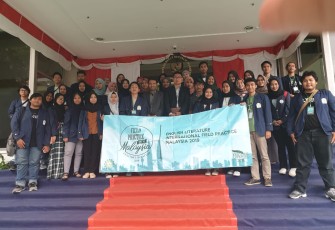 Mahasiswa  Sastra Inggris UIN SGD Foto Bersama Wakil Atase Pendidikan Dan Kebudayaan KBRI Untuk Malaysia