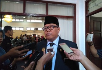 Plt Walikota Blitar Santoso saat dihubungi awak media seusai kegiatan pelantikan anggota DPRD Kota Blitar tahun 2019-2024.
