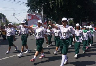 Peserta lomba baris berbaris kategori umum Kota Blitar tahun 2019 dalam rangkaian peringatan HUT RI ke-74.