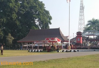 Plt Walikota Blitar Santoso saat memberikan sambutan dalam acara Apel Besar Hari Pramuka ke- 58 di Aloon-Aloon Kota Blitar.