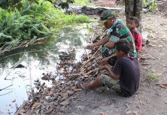 Dandim ikut memancing bersama anak-anak di sasaran Double box
