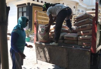 Ratusan Sak Semen Dihabiskan Untuk Selesaikan Sasaran Fisik TMMD