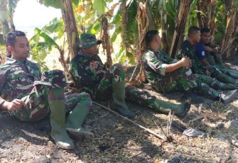 Isitirahat Pun Dilakukan Para Satgas di Lokasi TMMD