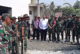 Jelang Penutupan Dandim Cek TMMD Kronjo