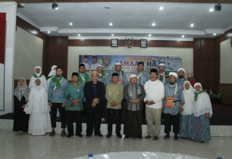 Plt Bupati Asahan Foto Bersama Jamaah Haji Kloter 4 