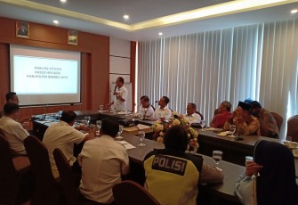 Kepala Bidang Pencegahan Penyakit Dinas Kesehatan Kabupaten Brebes Khambali MSi Paparkan Materi 