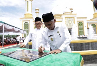 Plt Bupati Asahan Surya Resmikan Masjid Agung H Achmad Bakrie