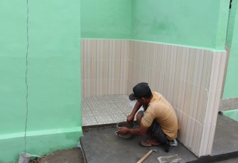 Pekerjaan MCK Mushola Darul Muttaqin Memasuki Proses Akhir