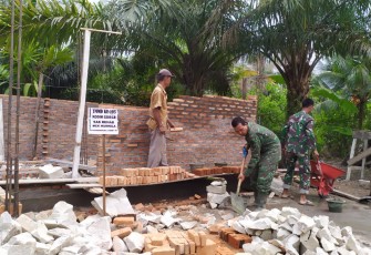 Pembongkaran MCK Mushola kejutkan Masyarakat Desa Cinta Makmur menjelang TMMD Kodim 0209/LB ke 105