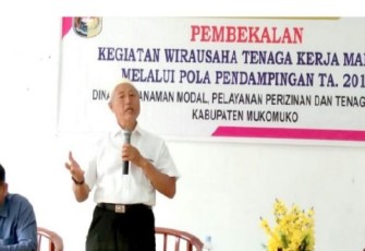 Asisten III Bidang Hukum dan Umum Setdakab Mukomuko Arinal Basri Buka Pelatihan Wirausaha 