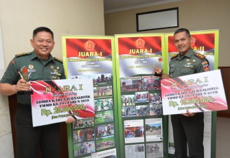 Penyerahan Hadiah Lomba Karya Jurnalistik TMMD di Jakarta