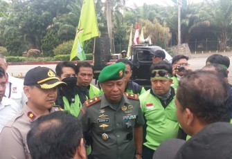 Danramil Tanggerang di dampingi Kapolsek temu Dialog dengan Karyawan PT Tiffico di Tanggerang
