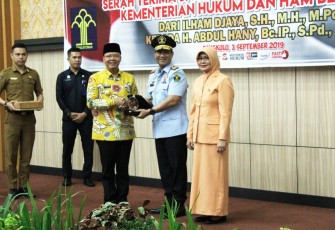 Gubernur Bengkulu Rohidin Mersyah Dan Kepala Kantor Wilayah Kementerian Hukum dan HAM Bengkulu Abdul Hany 
