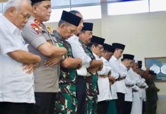 Panglima TNI Bersama Presiden Joko Widodo Lakukan Salat Istisqa