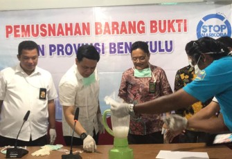 BNNP Bengkulu Musnahkan BB 250 Gram Sabu