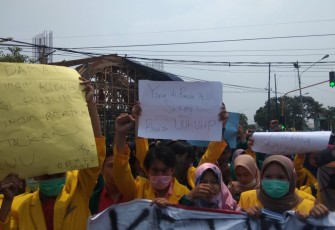 Mahasiswa Gabungan Dari BEM Nusantara Lakukan Aksi Demo Didepan DPRD Provinsi Bengkulu 