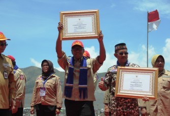 Wakil Gubernur Bengkulu Dedy Ermansyah Mewakili Gubenur Bengkulu Menerima Penghargaan Sebagai Pembina Tagana Berprestasi 2019