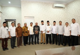 Pengurus PKS saat bersilaturahmi dengan Bupati Asahan Surya