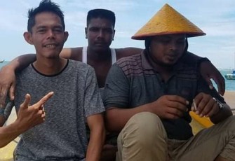 Munandar (kiri) salah satu dari 25 anggota DPRK Abdya.