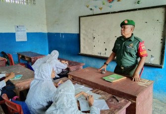 Babinsa Sertu Ismail Siregar Beri Penjelasan Bahaya Narkoba Pada Para Siswa MTS Swasta Simpang Marbau