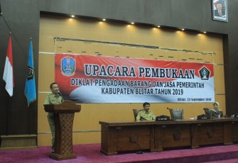 Sekda Pemkab Blitar Totok Subihandono Saat Membuka Acara Upacara Pembukaan Diklat Pengadaan Barang Dan Jasa