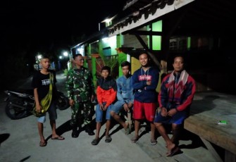 Tingkatkan Keamanan Wilayah Babinsa Cawas Adakan Siskamling Dan Patroli