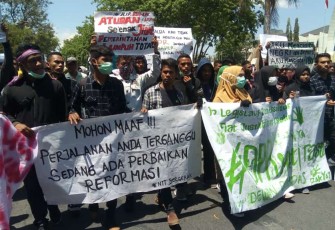 Ribuan Mahasiswa di Kupang saat Demo DPRD Terkait UU KPK dan RUU KUHP