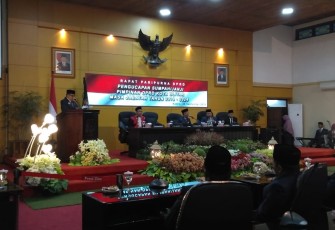 Plt Walikota Blitar Santoso saat memberikan sambutan dalam acara Pengucapan Sumpah/Janji Pimpinan DPRD Kota Blitar periode 2019-2024.