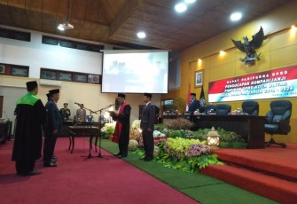 Suasana pengambilan Sumpah/Janji pimpinan DPRD Kota Blitar masa jabatan tahun 2019-2024.